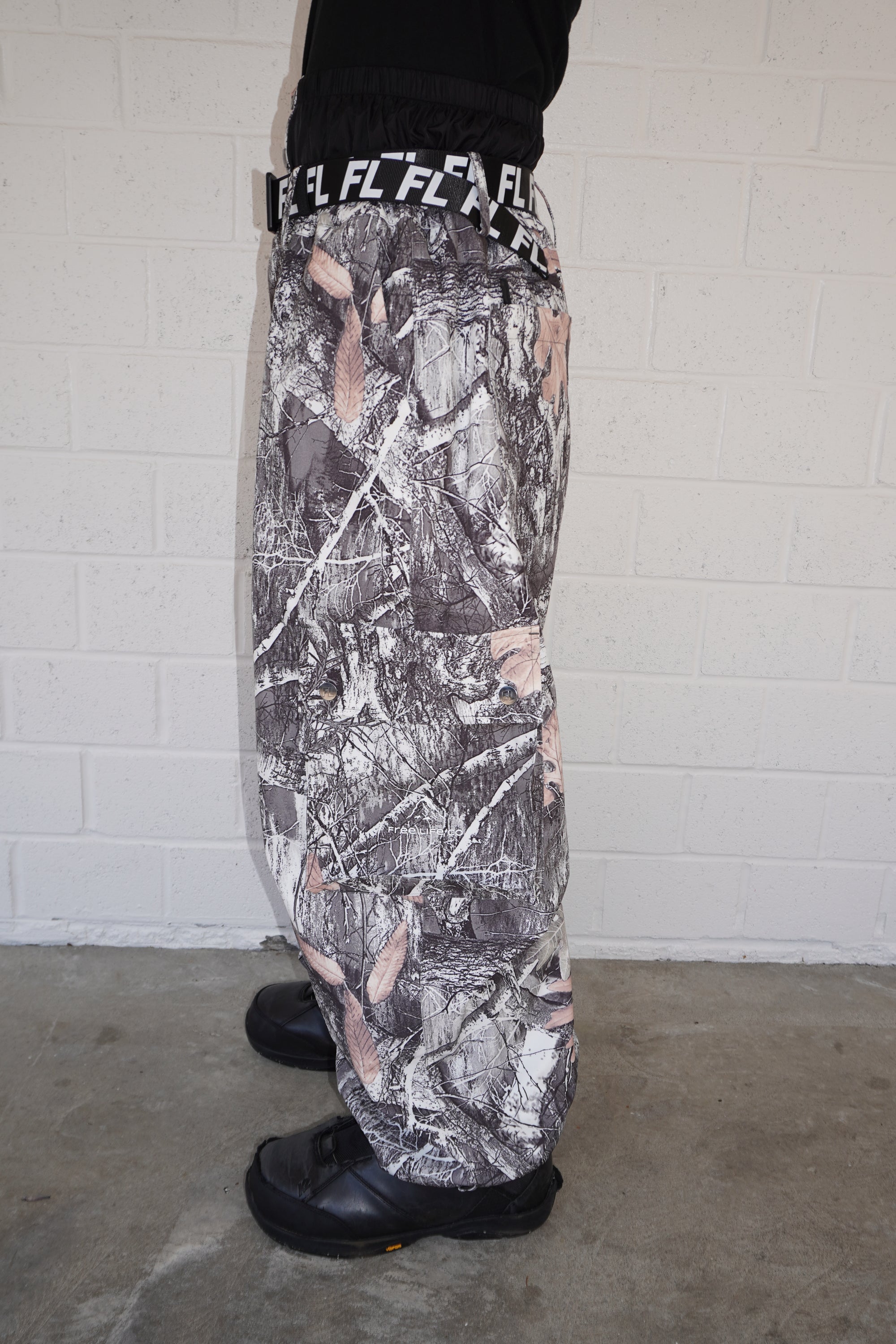White-realtree baggy snow pants V3
