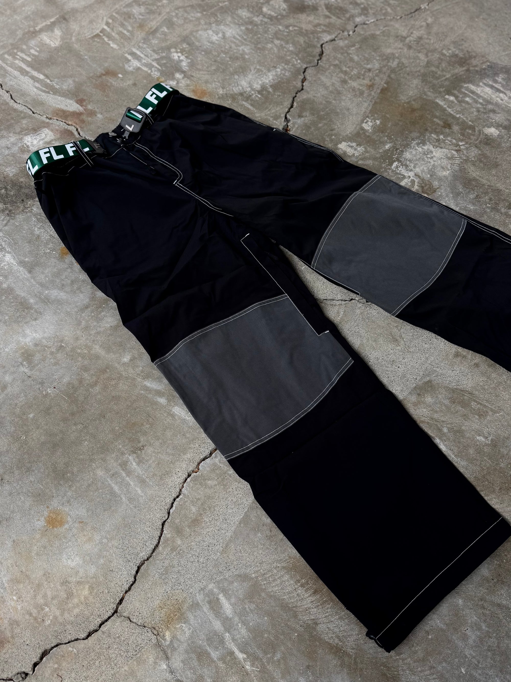 Straight leg snow pants