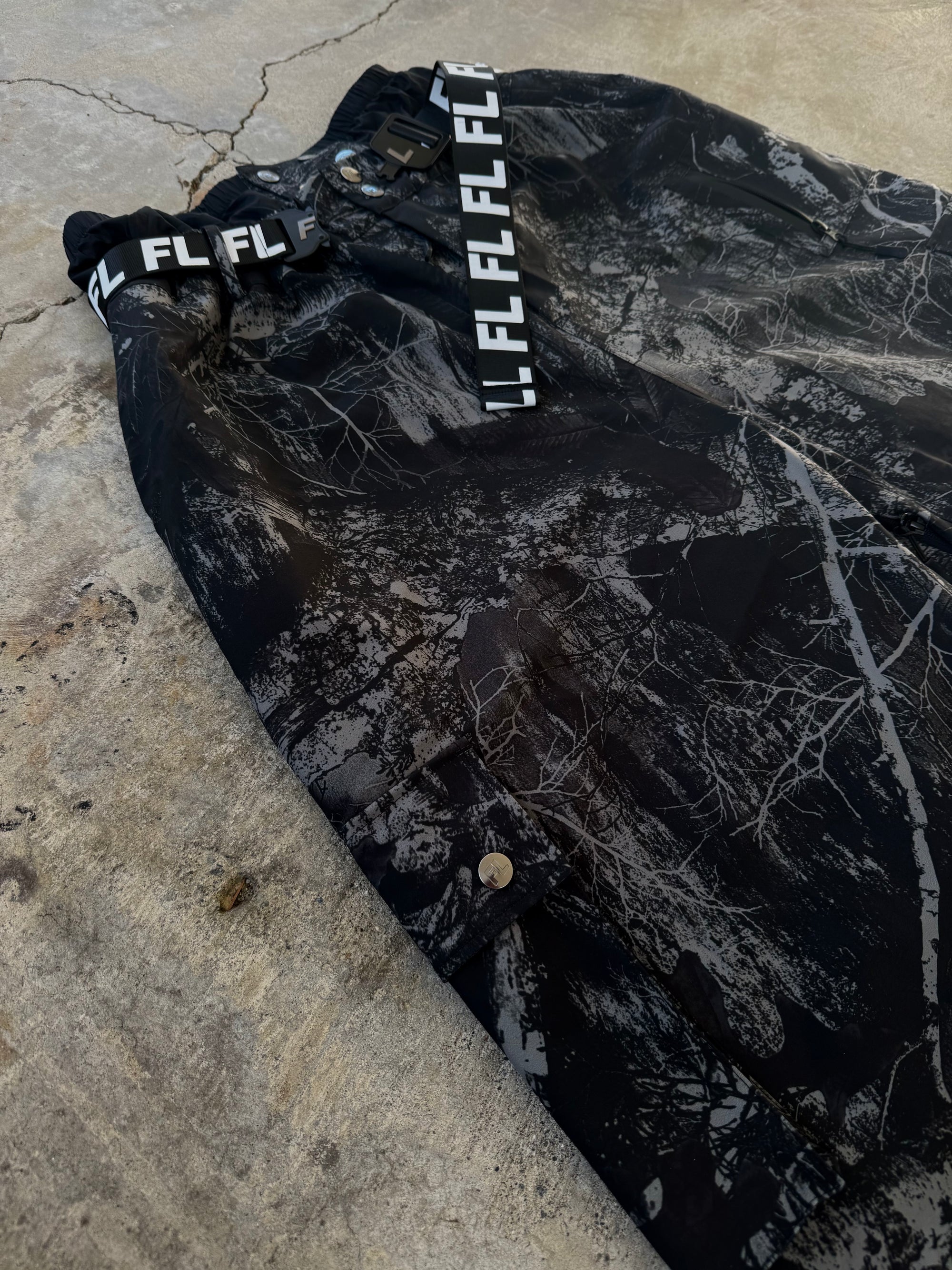 black realtree baggy snowpants V3