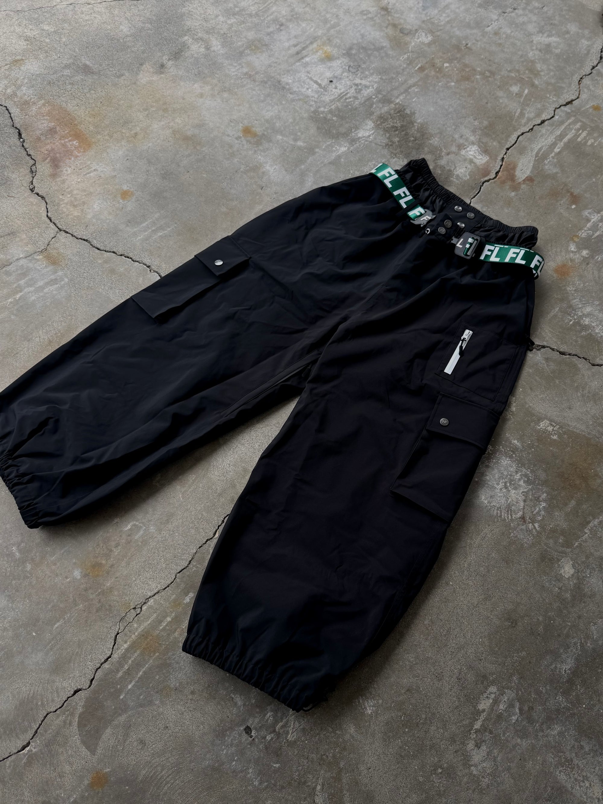 Black baggy snowpant V3