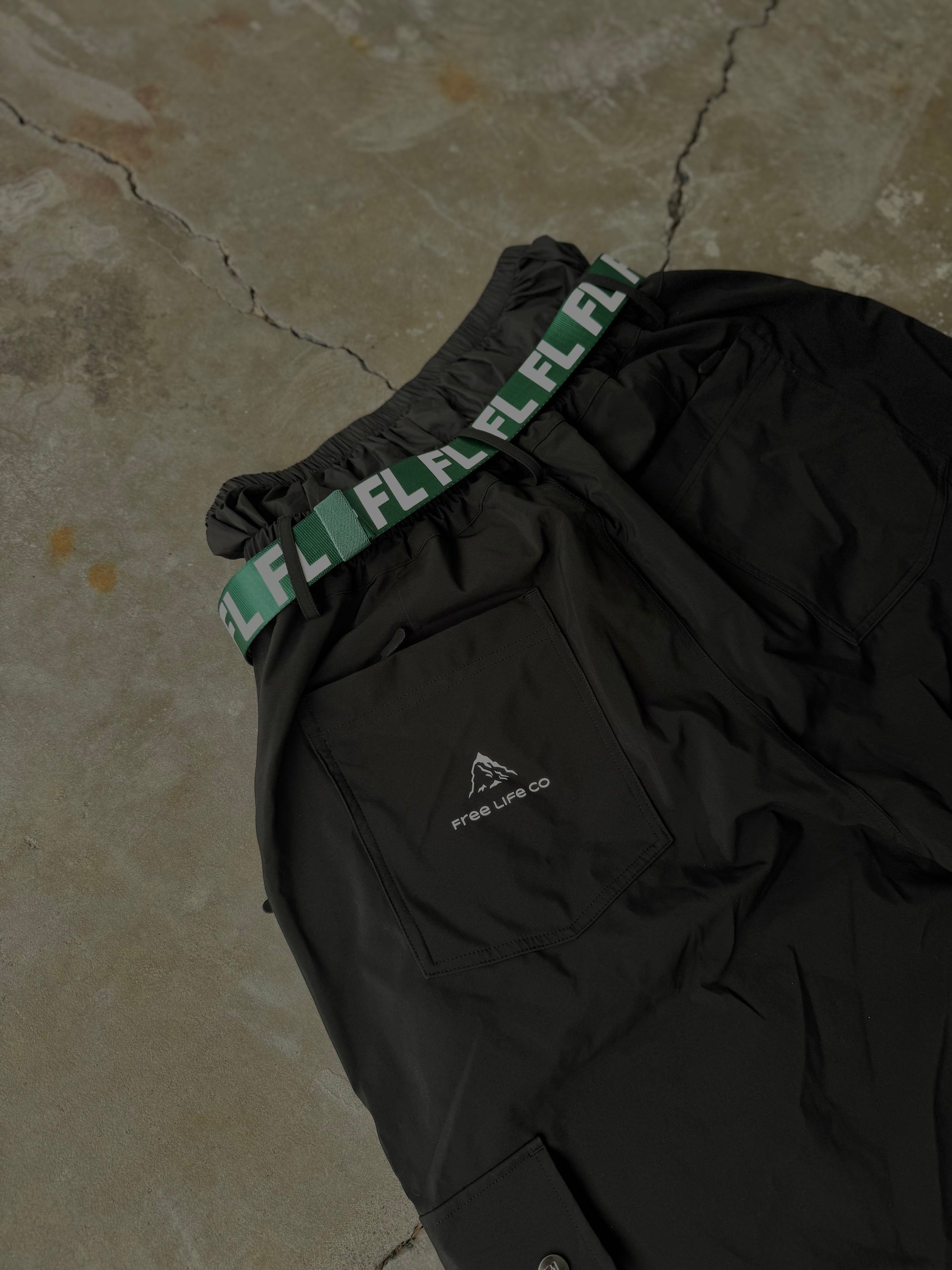 Black baggy snowpant V3