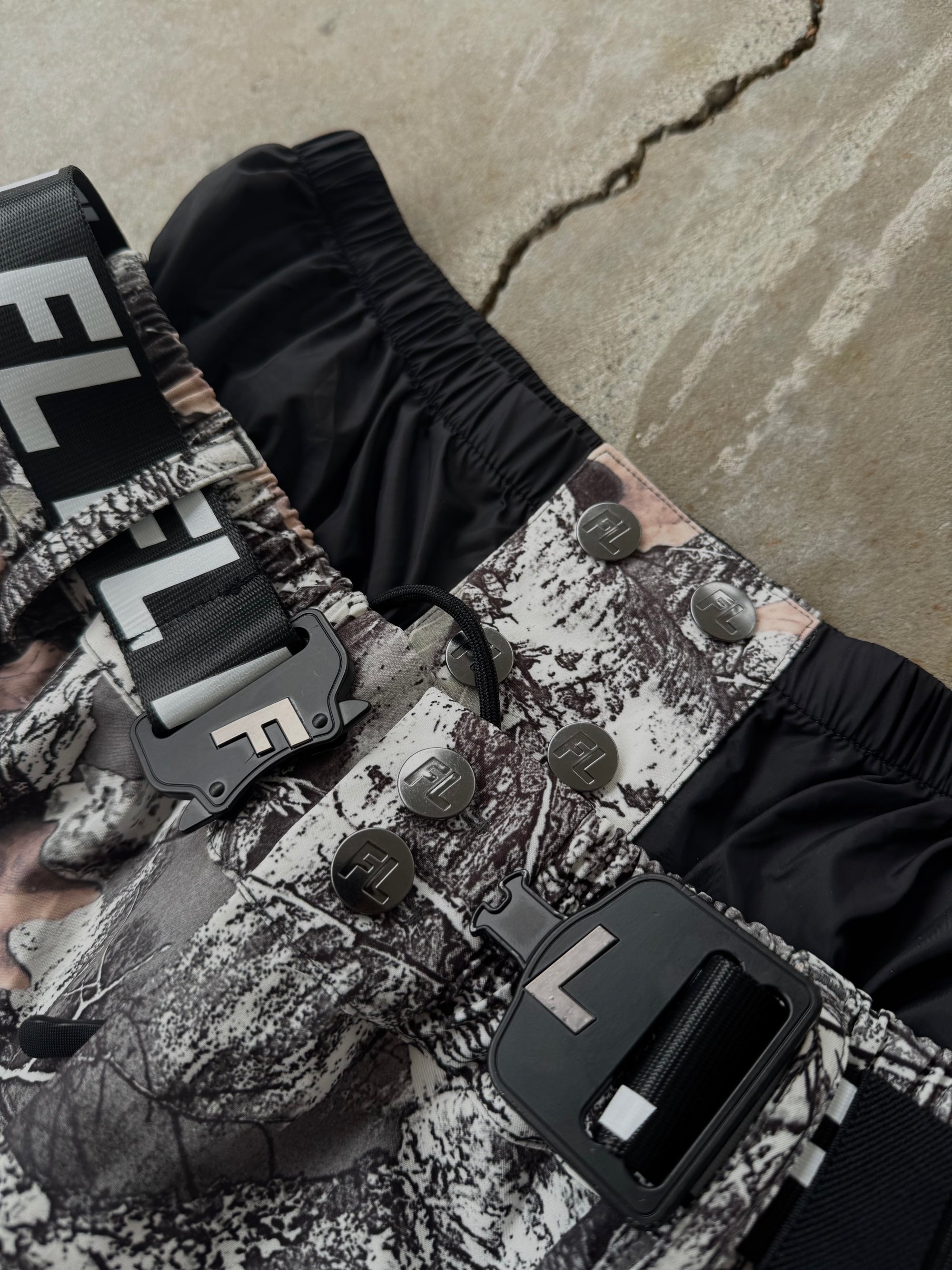 White-realtree baggy snow pants V3