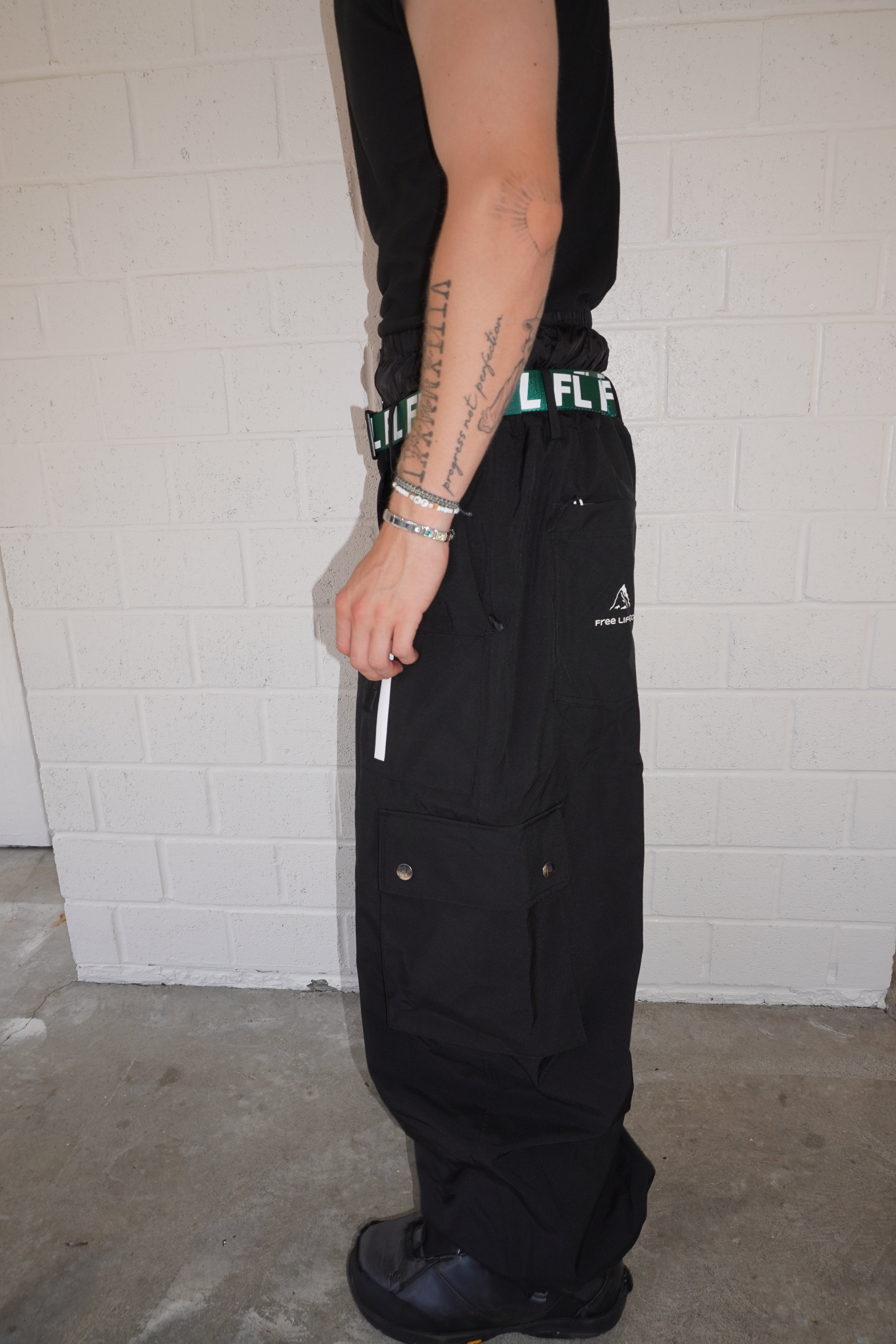 Black baggy snowpant V3 – freelife