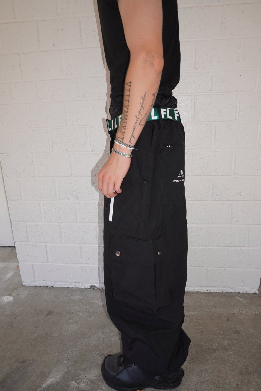 Black baggy snowpant V3